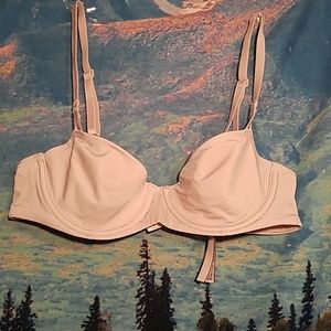 32B Victoria's Secret push-up w/o padding bra